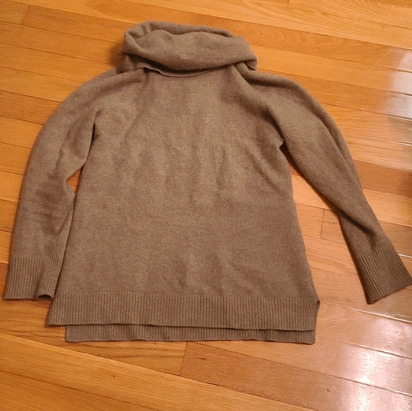 L.L.Bean Cashmere Turtlneck - Picture 1 of 7